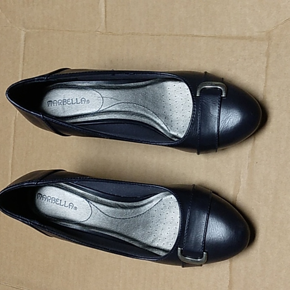 Marbella Navy size 8 heels